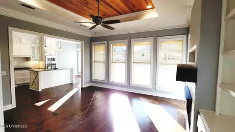 Living - 125 Emerald Dr, Brandon, MS 39047 photo 1 of 3