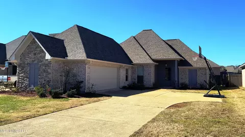 125 Emerald Dr, Brandon, MS 39047