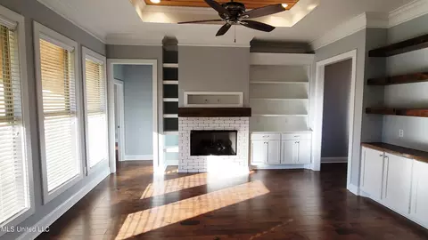 Living - 125 Emerald Dr, Brandon, MS 39047 photo 3 of 3