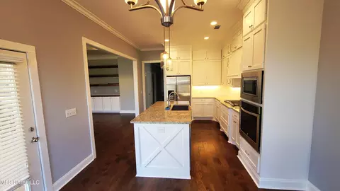 Entry Way - 125 Emerald Dr, Brandon, MS 39047 photo 2 of 5