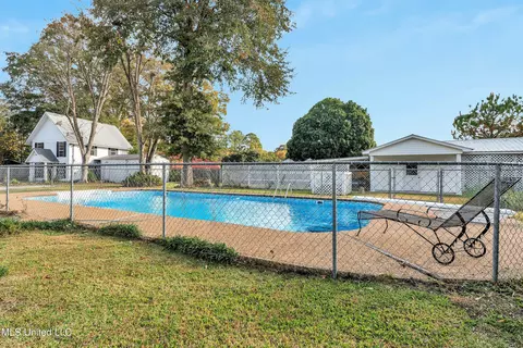 408 E Church St, Quitman, MS 39355 photo 5