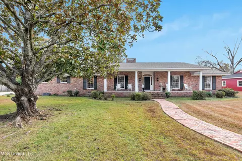 408 E Church St, Quitman, MS 39355 photo 2