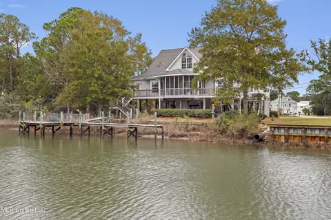 143 Ridgewood Dr, Pass Christian, MS 39571