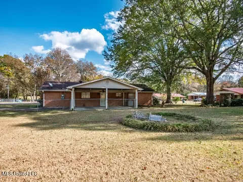 Exterior - 218 Edwin Cir, Sardis, MS 38666 photo 14 of 16