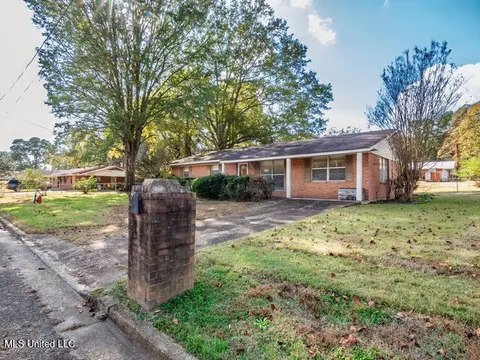 Exterior - 218 Edwin Cir, Sardis, MS 38666 photo 6 of 16
