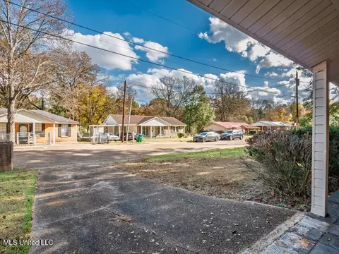 Exterior - 218 Edwin Cir, Sardis, MS 38666 photo 3 of 16