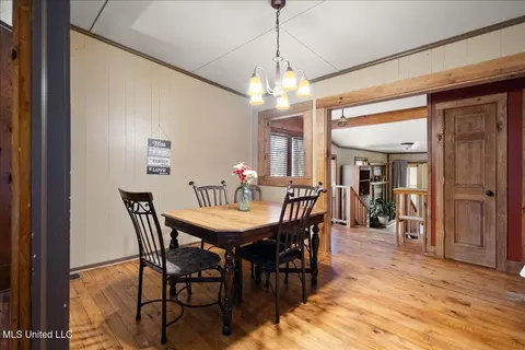 Dining - 806 E Dewey Camp Dr, Florence, MS 39073 photo 1 of 1