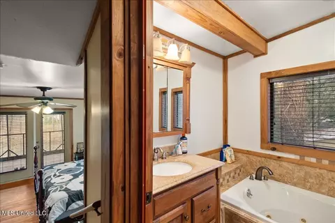 Bath - 806 E Dewey Camp Dr, Florence, MS 39073 photo 1 of 4