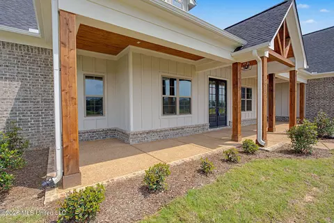 Exterior - 2382 Lauren Way, Hernando, MS 38632 photo 3 of 7