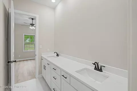 Entry Way - 2382 Lauren Way, Hernando, MS 38632 photo 3 of 4