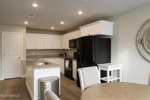 Kitchen - 649 Iona St, Diamondhead, MS 39525 photo 1 of 1