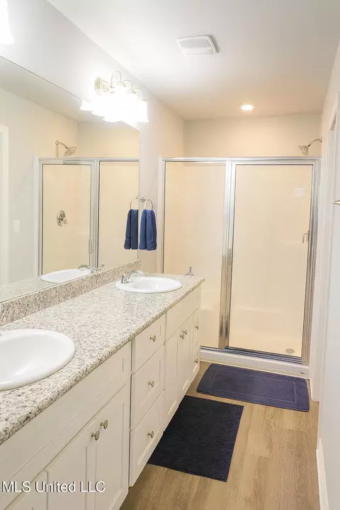 Bath - 649 Iona St, Diamondhead, MS 39525 photo 2 of 2