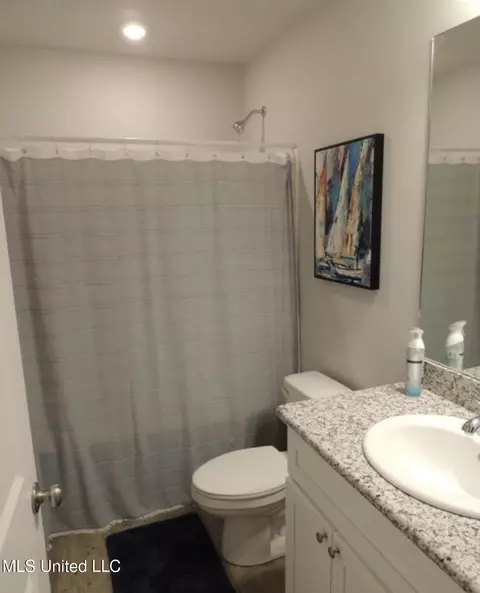 Bath - 649 Iona St, Diamondhead, MS 39525 photo 1 of 2