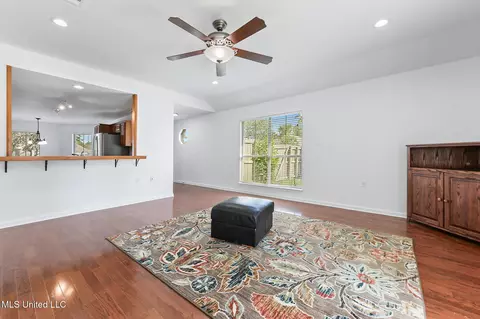 10555 Pak Cv, Biloxi, MS 39532 photo 4