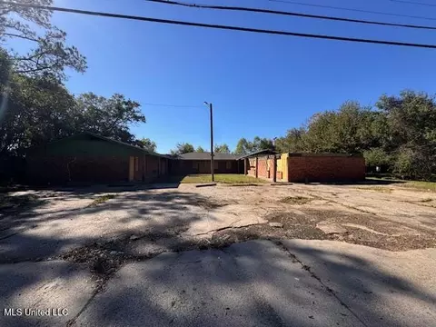 3901 Camellia St, Moss Point, MS 39563