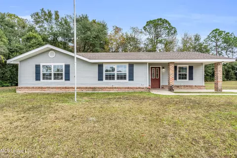 105 Bouslog St, Bay Saint Louis, MS 39520