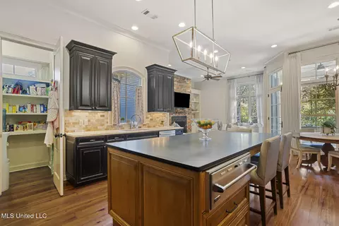 Kitchen - 2403 Wild Valley Dr, Jackson, MS 39211 photo 3 of 7
