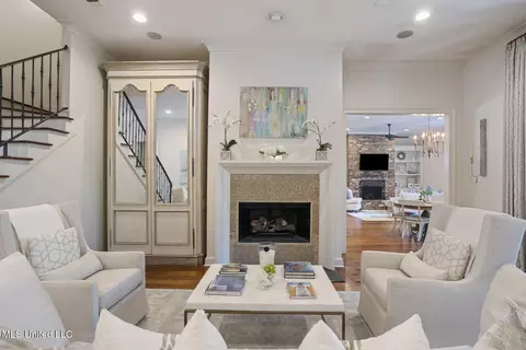 Living - 2403 Wild Valley Dr, Jackson, MS 39211 photo 2 of 5