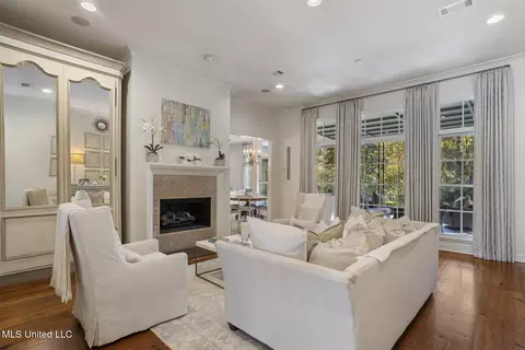 Living - 2403 Wild Valley Dr, Jackson, MS 39211 photo 3 of 5