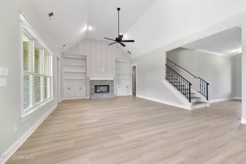 Living - 1762 Cane Creek Dr, Hernando, MS 38632 photo 2 of 2