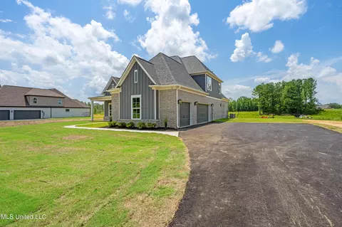 Exterior - 1762 Cane Creek Dr, Hernando, MS 38632 photo 2 of 3