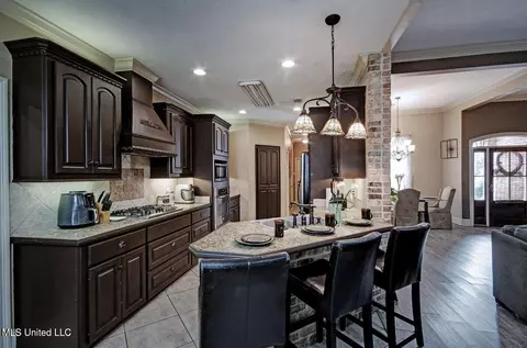 Kitchen - 913 Sea Turtle Cv, Brandon, MS 39047 photo 2 of 3