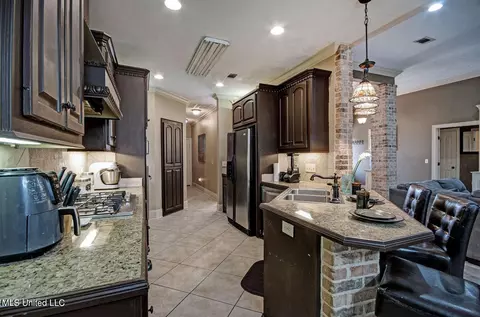 Kitchen - 913 Sea Turtle Cv, Brandon, MS 39047 photo 1 of 3