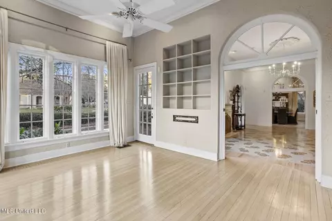 Living - 923 Pinehurst Pl, Jackson, MS 39202 photo 5 of 5