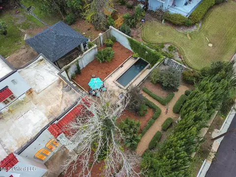 Exterior - 923 Pinehurst Pl, Jackson, MS 39202 photo 7 of 8