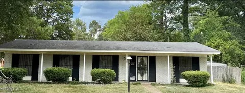 2520 Queensroad Ave, Jackson, MS 39213