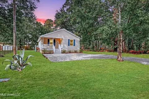 5308 Center St, Ocean Springs, MS 39564