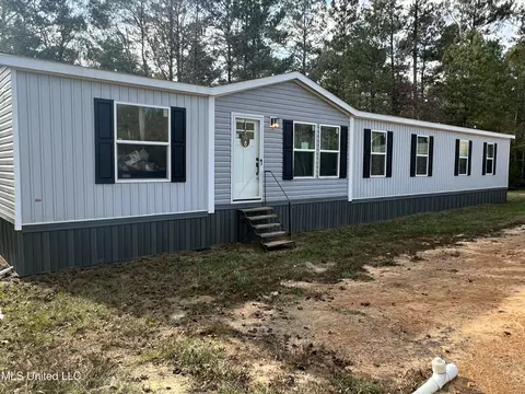 33 Red Creek Church Rd, Wiggins, MS 39577