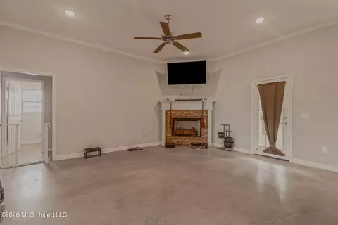Living - 640 Statesman Dr, Byram, MS 39272 photo 2 of 3