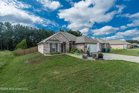 Exterior - 640 Statesman Dr, Byram, MS 39272 photo 4 of 9