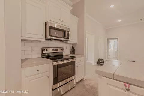 Kitchen - 640 Statesman Dr, Byram, MS 39272 photo 4 of 5