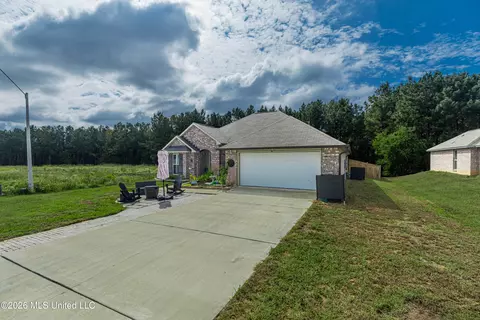 Exterior - 640 Statesman Dr, Byram, MS 39272 photo 3 of 9