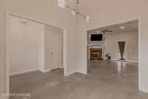 Entry Way - 640 Statesman Dr, Byram, MS 39272 photo 3 of 7