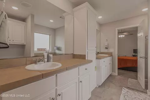 Bath - 640 Statesman Dr, Byram, MS 39272 photo 1 of 4