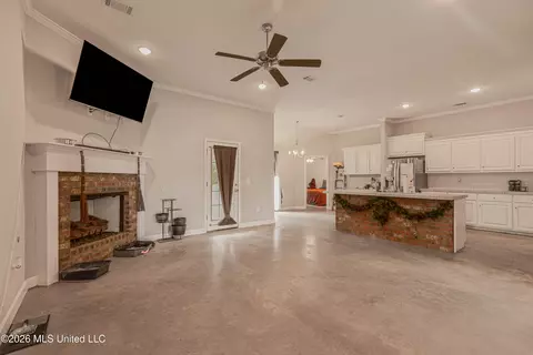 Living - 640 Statesman Dr, Byram, MS 39272 photo 1 of 3