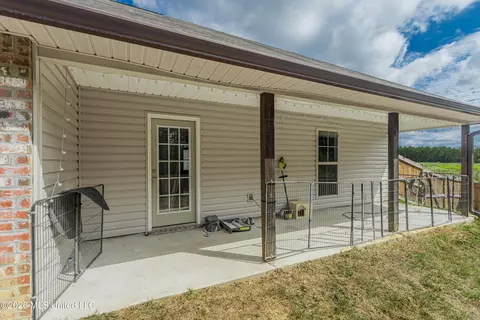 Exterior - 640 Statesman Dr, Byram, MS 39272 photo 6 of 9