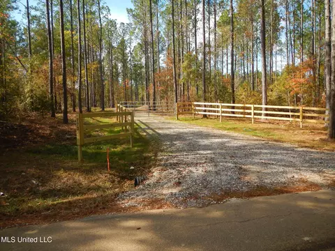 773 Permenter Rd, Camden, MS 39045