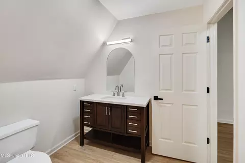 Bath - 5155 Rolling Pine Cir, Olive Branch, MS 38654 photo 6 of 7