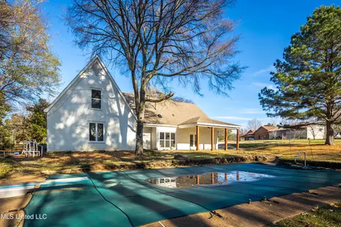 Exterior - 5155 Rolling Pine Cir, Olive Branch, MS 38654 photo 3 of 5