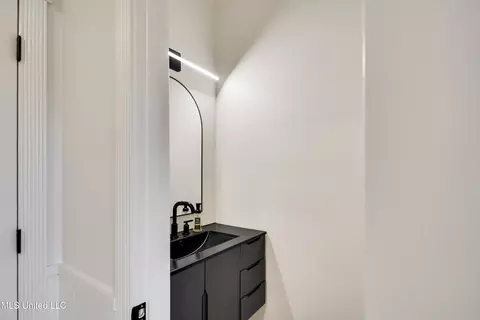 Bath - 5155 Rolling Pine Cir, Olive Branch, MS 38654 photo 1 of 7
