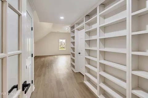 Entry Way - 5155 Rolling Pine Cir, Olive Branch, MS 38654 photo 4 of 4