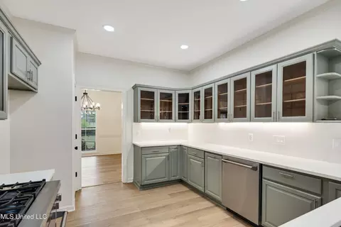 Kitchen - 5155 Rolling Pine Cir, Olive Branch, MS 38654 photo 2 of 3