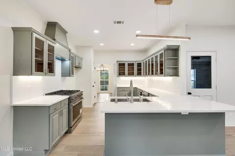 Kitchen - 5155 Rolling Pine Cir, Olive Branch, MS 38654 photo 1 of 3