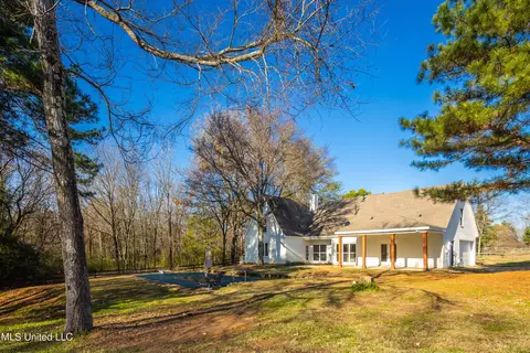 Exterior - 5155 Rolling Pine Cir, Olive Branch, MS 38654 photo 4 of 5