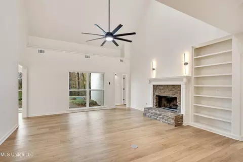 Living - 5155 Rolling Pine Cir, Olive Branch, MS 38654 photo 1 of 3