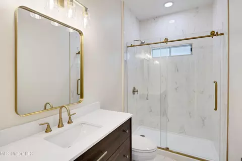 Bath - 5155 Rolling Pine Cir, Olive Branch, MS 38654 photo 5 of 7